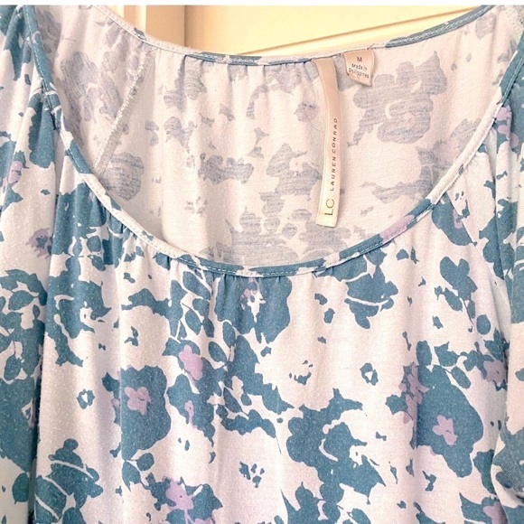 LC Teal Blue Gray Floral Women's Top Size Medium Banded Hem Short Sleeves Top - Picture 2 of 7